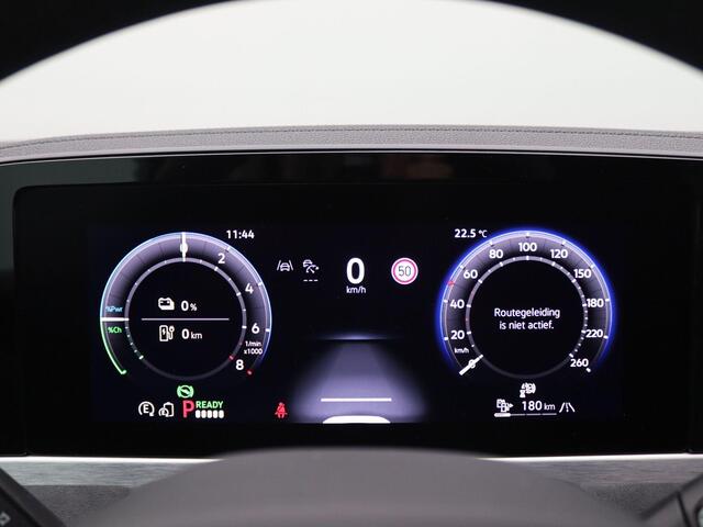 Volkswagen PASSAT Variant 1.5 eHybrid R-Line Edition 272PK DSG Matrix led, trekhaak, adaptive cruise, side assist, schuif-kanteldak, keyless, elek. bedienbare achterklep, stoelverwarming voor & achter, stuurwielverwarming, 19" lichtmetaal