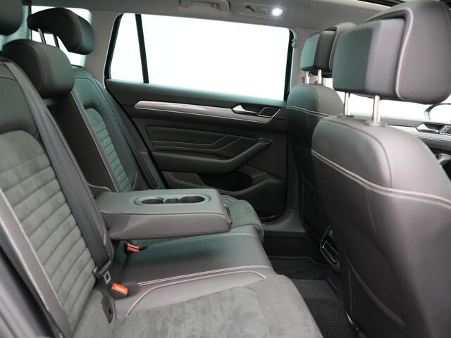 Volkswagen PASSAT Variant 1.4 TSI GTE Business Plug In Hybrid 218pk Dealer O.H PHEV | Panodak | Adaptive Cruise | Alcantara Sportstoelen Massage & Verwarmd | Lane Assist | Apple Carplay | Virtual | Navigatie | DAB |