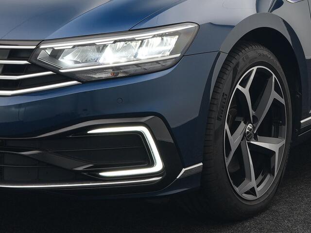 Volkswagen PASSAT Variant 1.4 TSI GTE Business Plug In Hybrid 218pk Dealer O.H PHEV | Panodak | Adaptive Cruise | Alcantara Sportstoelen Massage & Verwarmd | Lane Assist | Apple Carplay | Virtual | Navigatie | DAB |