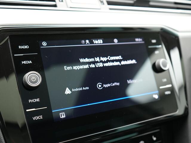 Volkswagen PASSAT Variant 1.4 TSI GTE Business Plug In Hybrid 218pk Dealer O.H PHEV | Panodak | Adaptive Cruise | Alcantara Sportstoelen Massage & Verwarmd | Lane Assist | Apple Carplay | Virtual | Navigatie | DAB |