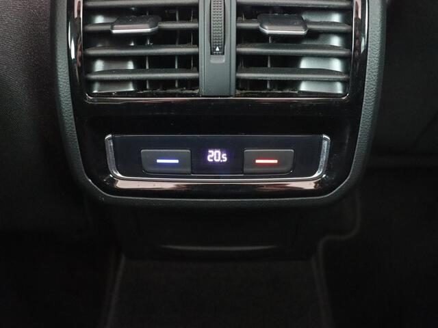Volkswagen PASSAT 1.4 TSI PHEV GTE | Panoramadak | Stoelverwarming | Trekhaak | Camera | Adaptive cruise | Matrix LED | Carplay | Navigatie