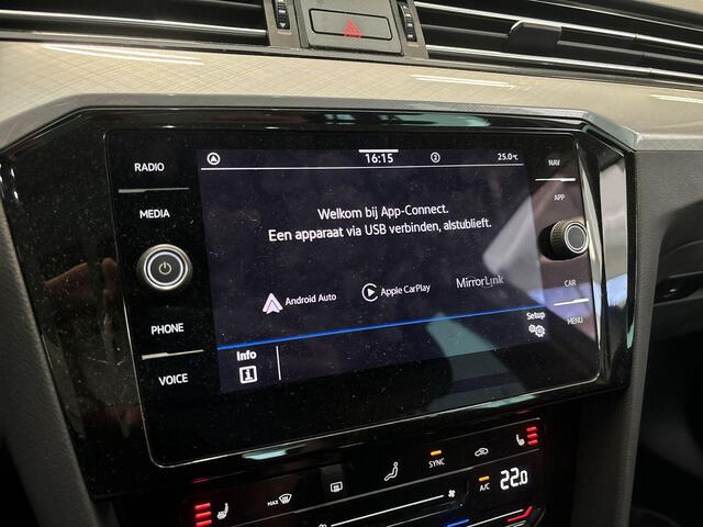 Volkswagen PASSAT Variant 1.5 Tsi 150pk DSG Business · Apple/Android Car Play · Camera · Navi · P-Sensoren · ACC · DAB · Virtual Cockpit · 16'' Inch · garantie t/m 30-11-2026 of 100.000km