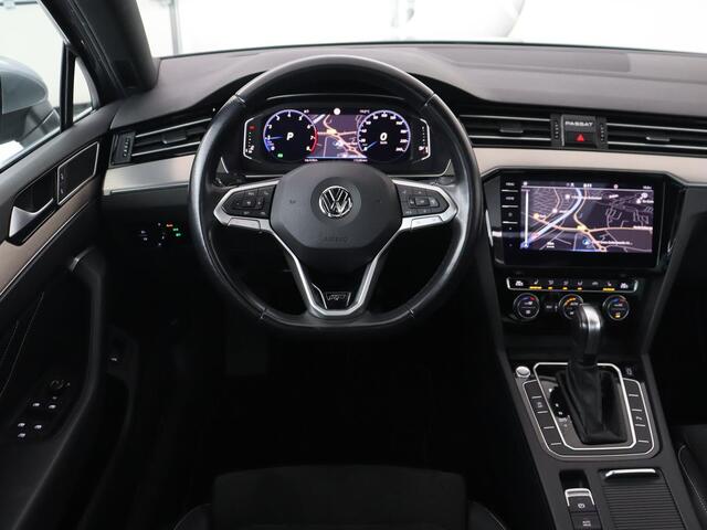 Volkswagen PASSAT Variant 1.5 TSI Elegance Business R | Pano.Dak | Virtual Cockpit | Apple Carplay | LED |