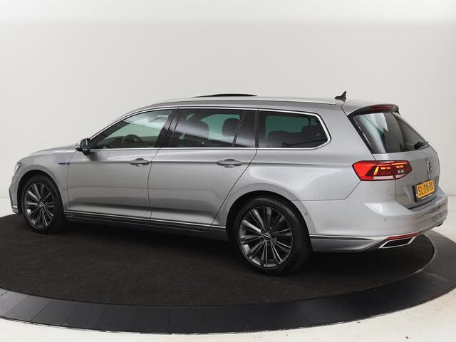 Volkswagen PASSAT 1.4 TSI PHEV GTE | Panoramadak | Stoelverwarming | Camera | Virtual Cockpit | Leder/Alcantara | Carplay | Matrix LED | Massage | Navigatie | Dodehoek detectie
