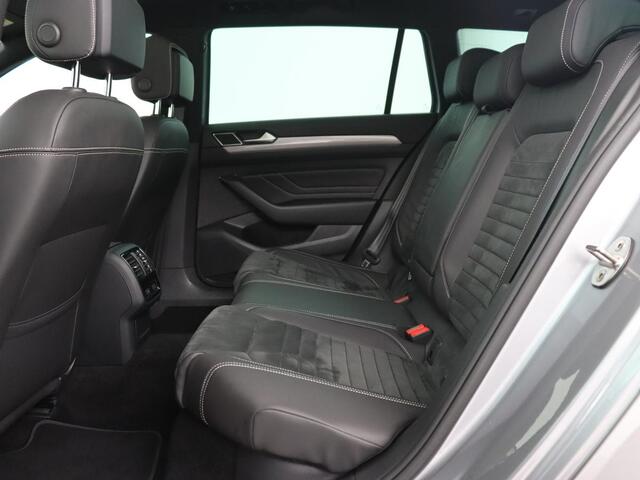 Volkswagen PASSAT 1.4 TSI PHEV GTE | Panoramadak | Stoelverwarming | Camera | Virtual Cockpit | Leder/Alcantara | Carplay | Matrix LED | Massage | Navigatie | Dodehoek detectie