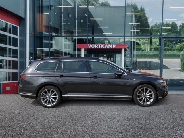 Volkswagen PASSAT 2.0 TDI DSG R-LINE TREKHAAK/CAMERA/NAVI/CARPLAY/ACC/STOELVERW