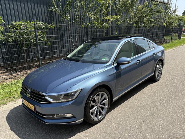 Volkswagen PASSAT 2.0 TSI 4Motion Highline / AUTOMAAT / PANORAMADAK / HEAD-UP / NAVI