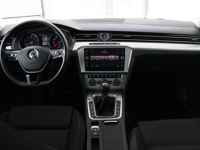 Volkswagen PASSAT 1.4 TSI Comfortline | Stoelverwarming | Trekhaak | Adaptive cruise | Climate control | Navigatie | Parkeerhulp | Bluetooth | DAB