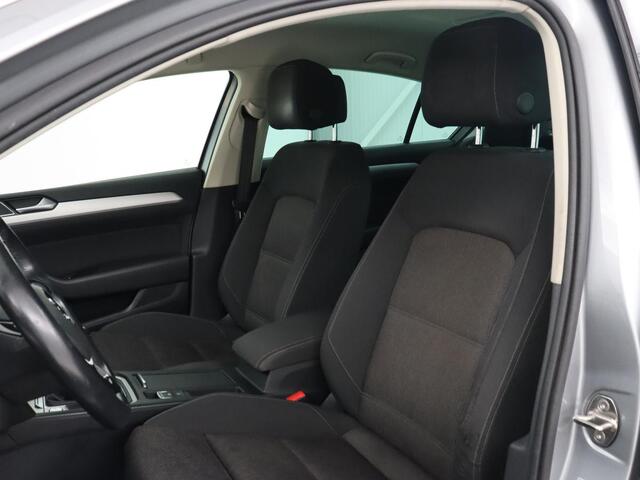 Volkswagen PASSAT 1.4 TSI Comfortline | Stoelverwarming | Trekhaak | Adaptive cruise | Climate control | Navigatie | Parkeerhulp | Bluetooth | DAB
