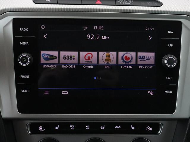 Volkswagen PASSAT 1.4 TSI Comfortline | Stoelverwarming | Trekhaak | Adaptive cruise | Climate control | Navigatie | Parkeerhulp | Bluetooth | DAB