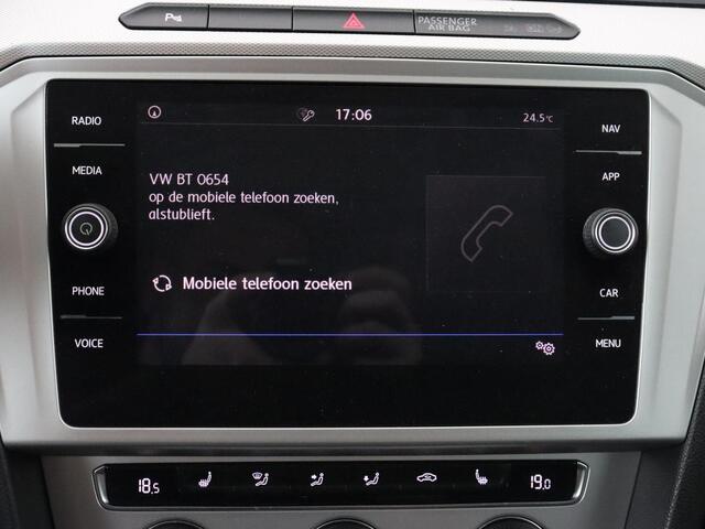 Volkswagen PASSAT 1.4 TSI Comfortline | Stoelverwarming | Trekhaak | Adaptive cruise | Climate control | Navigatie | Parkeerhulp | Bluetooth | DAB