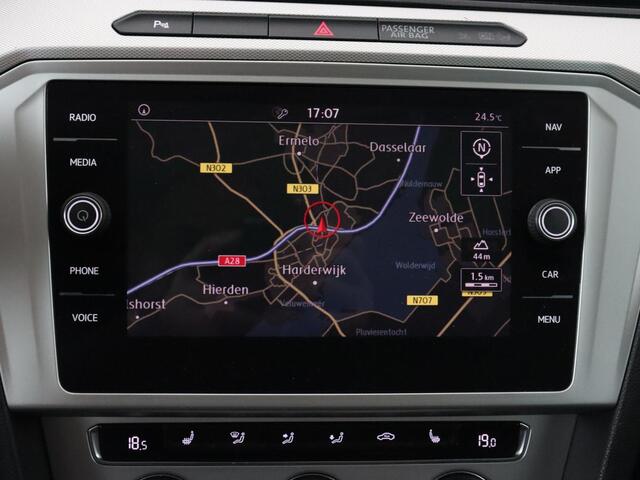 Volkswagen PASSAT 1.4 TSI Comfortline | Stoelverwarming | Trekhaak | Adaptive cruise | Climate control | Navigatie | Parkeerhulp | Bluetooth | DAB
