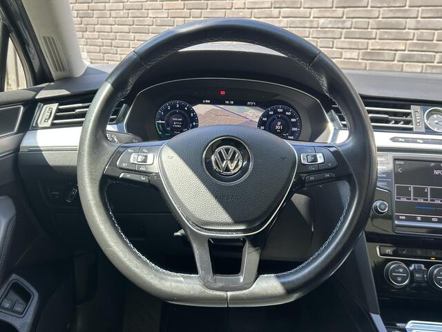 Volkswagen PASSAT Variant 1.4 TSI GTE Connected Series Plus l Pano l Virtual Cockpit l Trekhaak l Camera