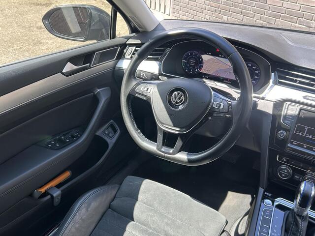 Volkswagen PASSAT Variant 1.4 TSI GTE Connected Series Plus l Pano l Virtual Cockpit l Trekhaak l Camera