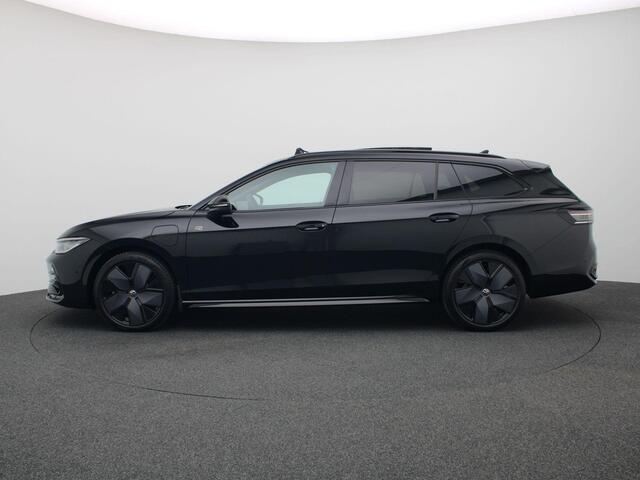 Volkswagen PASSAT Variant 1.5 eHybrid R-Line Edition 272PK DSG Matrix led, trekhaak, adaptive cruise, side assist, schuif-kanteldak, keyless, elek. bedienbare achterklep, stoelverwarming voor & achter, stuurwielverwarming, 19" lichtmetaal