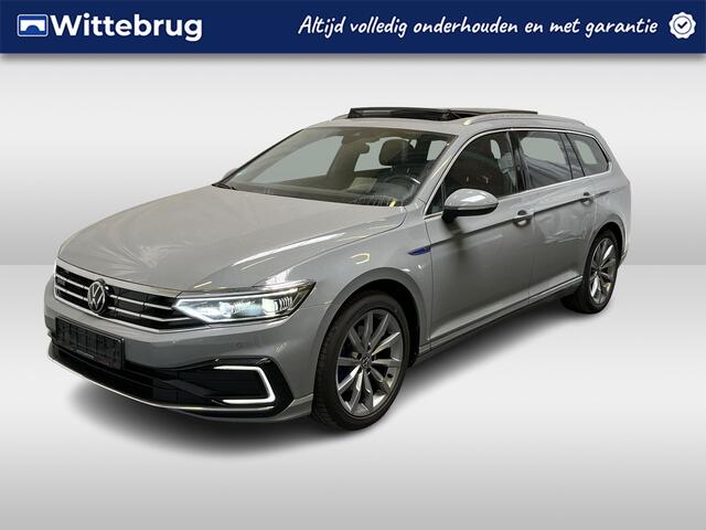 Volkswagen PASSAT Variant 1.4 TSI PHEV GTE Business / AUTOMAAT/ PANO/ ALCANTARA/ ELEKTR. TREKHAAK/ KEYLESS/ MATRIX/ 3-ZONE CLIMA/ APP-CONNECT/ ADAPT. CRUISE/ NAVI/ STOEL VERWARM./ DIGITAL DASH