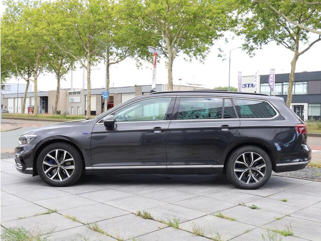Volkswagen PASSAT Variant GTE 1.4 TSI PHEV 218PK | Panodak | 360° | Virtual | IQ Light Matrix LED | Elektrische kofferklep | Trekhaak |