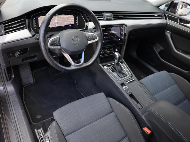 Volkswagen PASSAT Variant GTE 1.4 TSI PHEV 218PK | Panodak | 360° | Virtual | IQ Light Matrix LED | Elektrische kofferklep | Trekhaak |