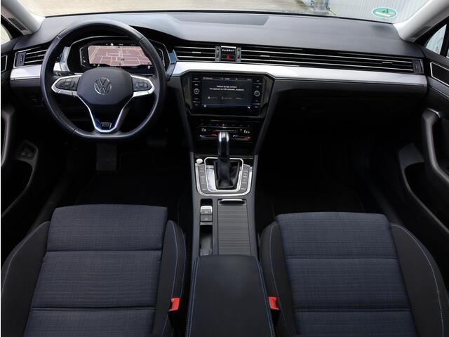 Volkswagen PASSAT Variant GTE 1.4 TSI PHEV 218PK | Panodak | 360° | Virtual | IQ Light Matrix LED | Elektrische kofferklep | Trekhaak |