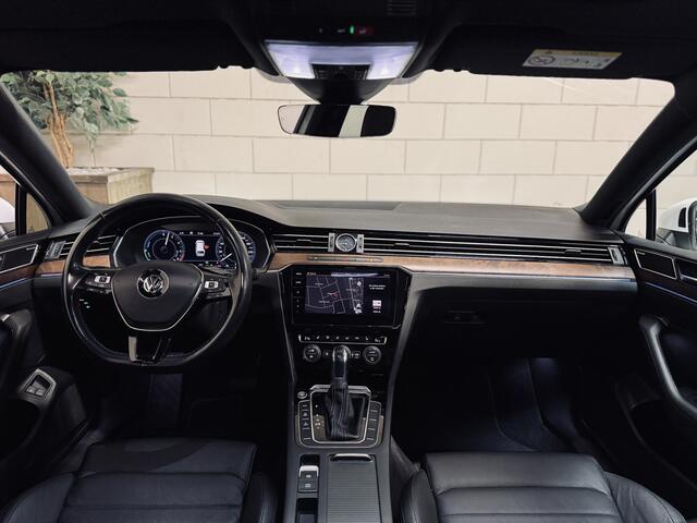 Volkswagen PASSAT Variant 1.4 TSI GTE | Panorama | Trekhaak | Massage