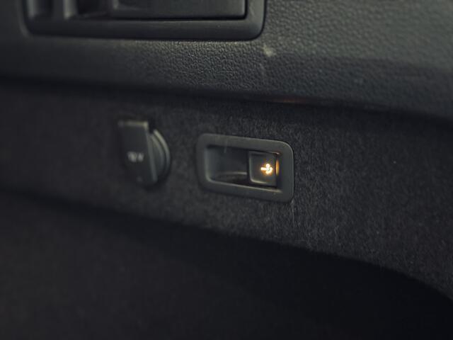 Volkswagen PASSAT Variant 1.4 TSI GTE | Panorama | Trekhaak | Massage