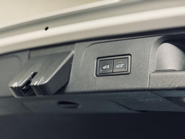 Volkswagen PASSAT Variant 1.4 TSI GTE | Panorama | Trekhaak | Massage