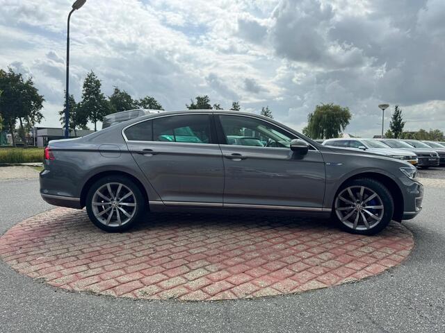 Volkswagen PASSAT 1.4 TSI GTE Connected Series | Trekhaak | LED | A.cam |
