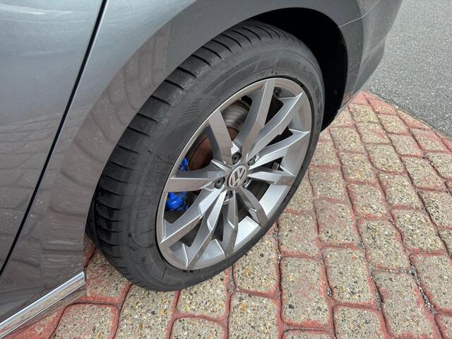 Volkswagen PASSAT 1.4 TSI GTE Connected Series | Trekhaak | LED | A.cam |