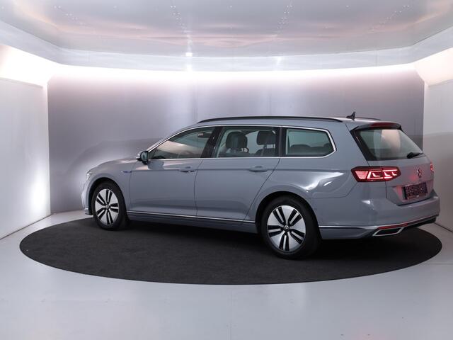 Volkswagen PASSAT 1.4 TSI PHEV GTE Business 218 pk Automaat (DSG) | Navigatie | Panoramadak | Parkeersensoren (Park assist) | Matrix LED koplampen | Stoelverwarming |