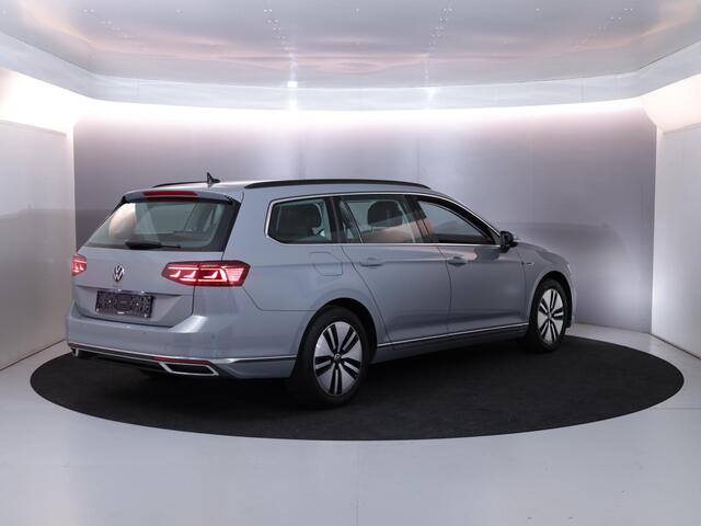 Volkswagen PASSAT 1.4 TSI PHEV GTE Business 218 pk Automaat (DSG) | Navigatie | Panoramadak | Parkeersensoren (Park assist) | Matrix LED koplampen | Stoelverwarming |