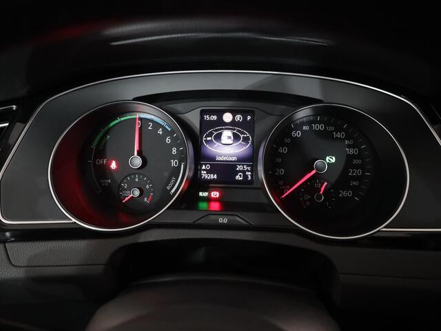 Volkswagen PASSAT 1.4 TSI PHEV GTE Business 218 pk Automaat (DSG) | Navigatie | Panoramadak | Parkeersensoren (Park assist) | Matrix LED koplampen | Stoelverwarming |