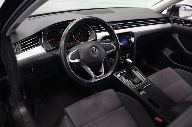 Volkswagen PASSAT 1.5 TSI Comfort Business Automaat | Navigatie | Camera | LED