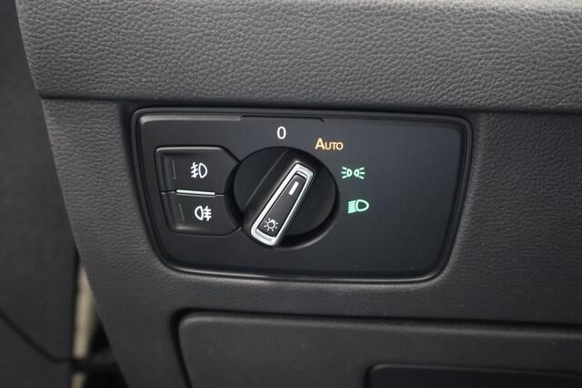 Volkswagen PASSAT 1.5 TSI Comfort Business Automaat | Navigatie | Camera | LED