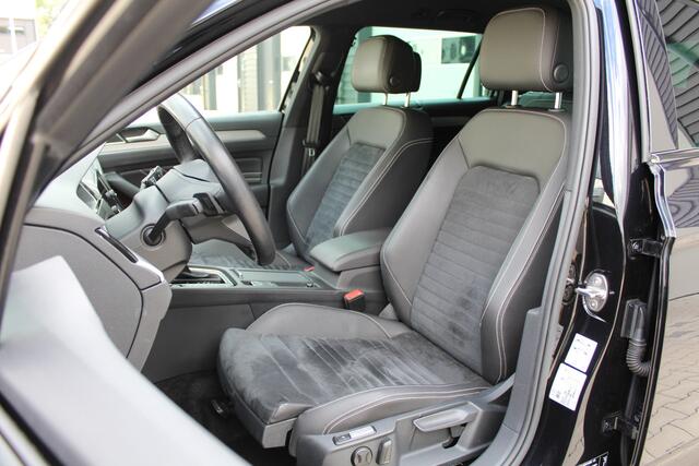 Volkswagen PASSAT Variant 1.4 TSI 204Pk PHEV GTE Highline All-Black | Leder/alcantara | Zwarte hemel | IQ-Light