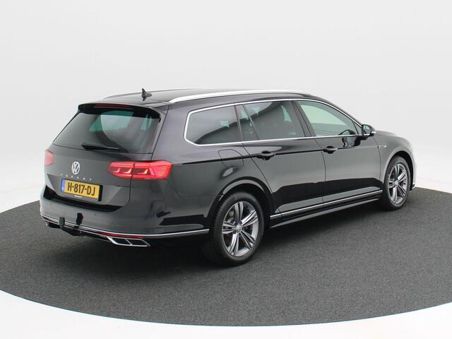 Volkswagen PASSAT Variant 1.5 TSi 150 Pk Automaat R-Line | Adaptive Cruise | CarPlay | Navigatie | Bluetooth | Parkeersensoren | Stoelverwarming | 17 Inch | Trekhaak |