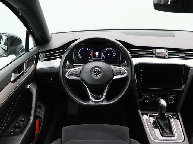 Volkswagen PASSAT Variant 1.5 TSi 150 Pk Automaat R-Line | Adaptive Cruise | CarPlay | Navigatie | Bluetooth | Parkeersensoren | Stoelverwarming | 17 Inch | Trekhaak |