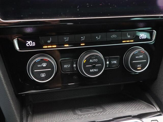 Volkswagen PASSAT Variant 1.5 TSi 150 Pk Automaat R-Line | Adaptive Cruise | CarPlay | Navigatie | Bluetooth | Parkeersensoren | Stoelverwarming | 17 Inch | Trekhaak |