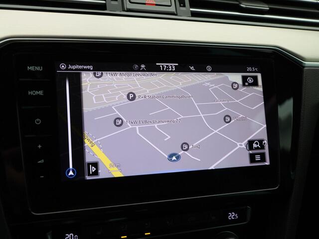 Volkswagen PASSAT Variant 1.5 TSi 150 Pk Automaat R-Line | Adaptive Cruise | CarPlay | Navigatie | Bluetooth | Parkeersensoren | Stoelverwarming | 17 Inch | Trekhaak |