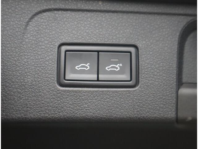 Volkswagen PASSAT Variant 1.4 TSI Comfortline Business / Adapt. Cruise / Navigatie