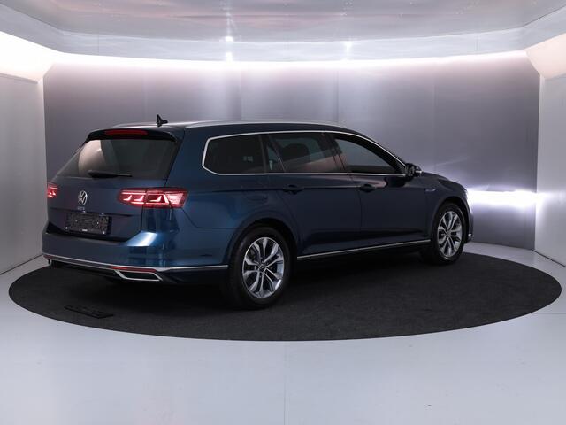Volkswagen PASSAT 1.4 TSI PHEV GTE Business 218 pk Automaat (DSG) | Navigatie | Panoramadak | Parkeersensoren (Park assist) | Achteruitrijcamera | Matrix LED koplampen | Stoelverwarming |