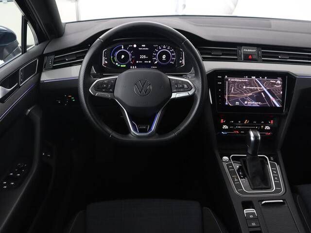 Volkswagen PASSAT 1.4 TSI PHEV GTE Business | Panoramadak | Trekhaak | Automaat | Camera | PHEV | Stoelverwarming | Sfeerverlichting | Adaptive cruise | Climate control | LED | Carplay | LMV 17 inch