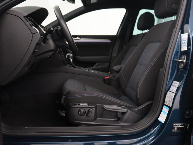 Volkswagen PASSAT 1.4 TSI PHEV GTE Business | Panoramadak | Trekhaak | Automaat | Camera | PHEV | Stoelverwarming | Sfeerverlichting | Adaptive cruise | Climate control | LED | Carplay | LMV 17 inch