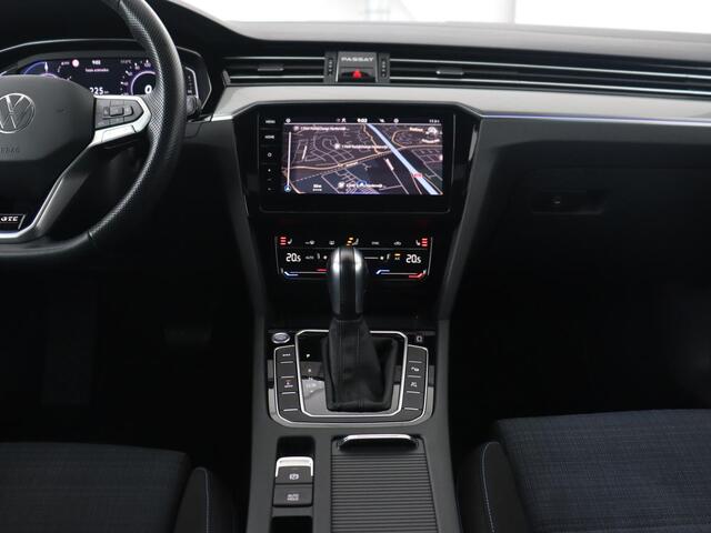 Volkswagen PASSAT 1.4 TSI PHEV GTE Business | Panoramadak | Trekhaak | Automaat | Camera | PHEV | Stoelverwarming | Sfeerverlichting | Adaptive cruise | Climate control | LED | Carplay | LMV 17 inch