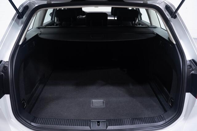 Volkswagen PASSAT Variant 1.4 TSI Comfortline Navi Camera Led koplampen PDC v+a Trekhaak Adaptive