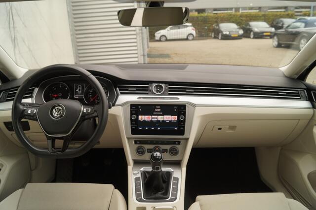 Volkswagen PASSAT 1.6 TDI Comfortline Business 4-drs -PANO-NAVI-ECC-PDC-