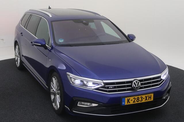 Volkswagen PASSAT Variant 1.5 TSI Elegance Business R / Pano / Digitaal dashboard / Navigatie / Zwenkbare trekhaak / Leder / Camera /