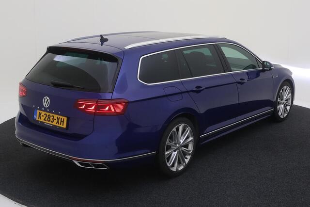 Volkswagen PASSAT Variant 1.5 TSI Elegance Business R / Pano / Digitaal dashboard / Navigatie / Zwenkbare trekhaak / Leder / Camera /