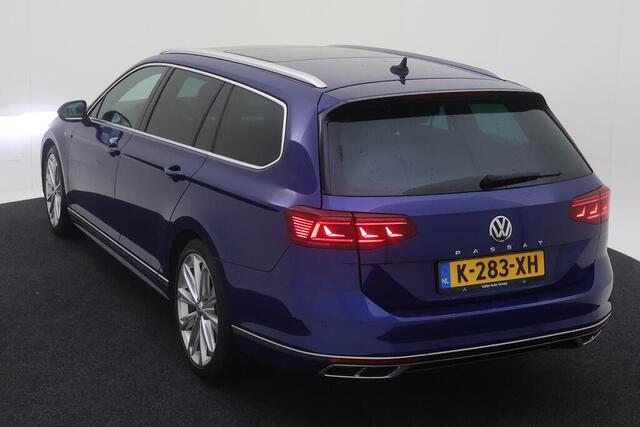 Volkswagen PASSAT Variant 1.5 TSI Elegance Business R / Pano / Digitaal dashboard / Navigatie / Zwenkbare trekhaak / Leder / Camera /