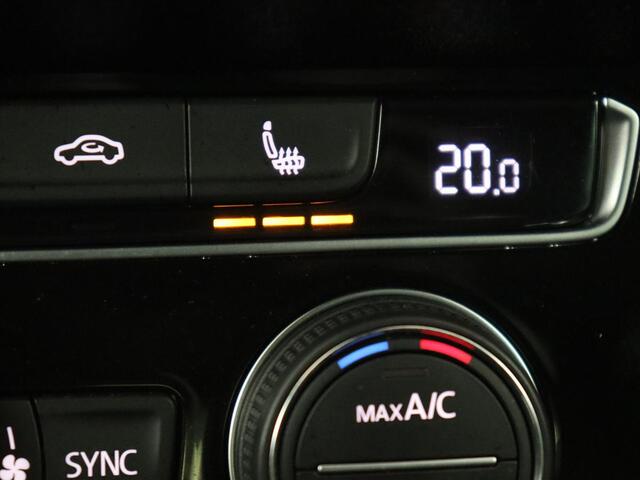 Volkswagen PASSAT 1.5 TSI Elegance Business R | Leder/Alcantara | Keyless | Stoelverwarming | Carplay | Navigatie | Full LED | Getint glas | Climate control | Virtual Cockpit