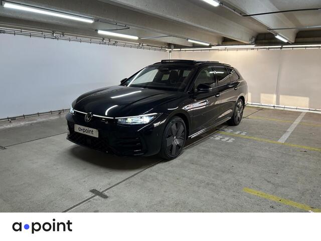 Volkswagen PASSAT Variant 1.5 eHybrid R-Line Edition 272PK PHEV | Panorama dak | Harman Kardon geluidsinstallatie | Trekhaak | Black style |